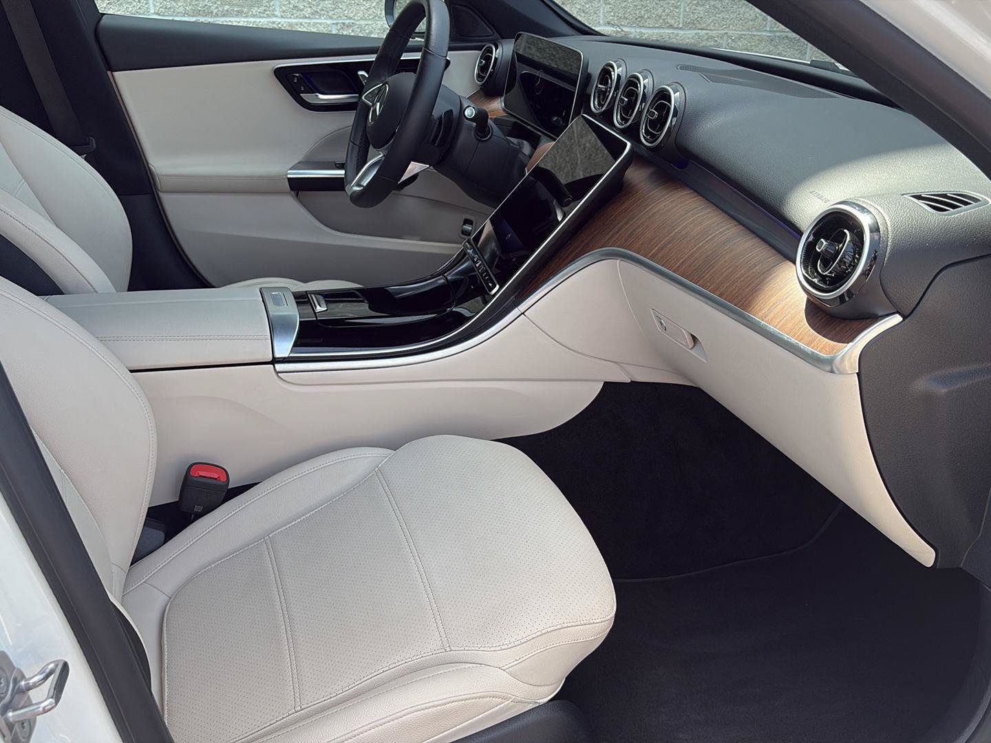 Used 2025 Mercedes-Benz C 300 4MATIC Sedan image 21