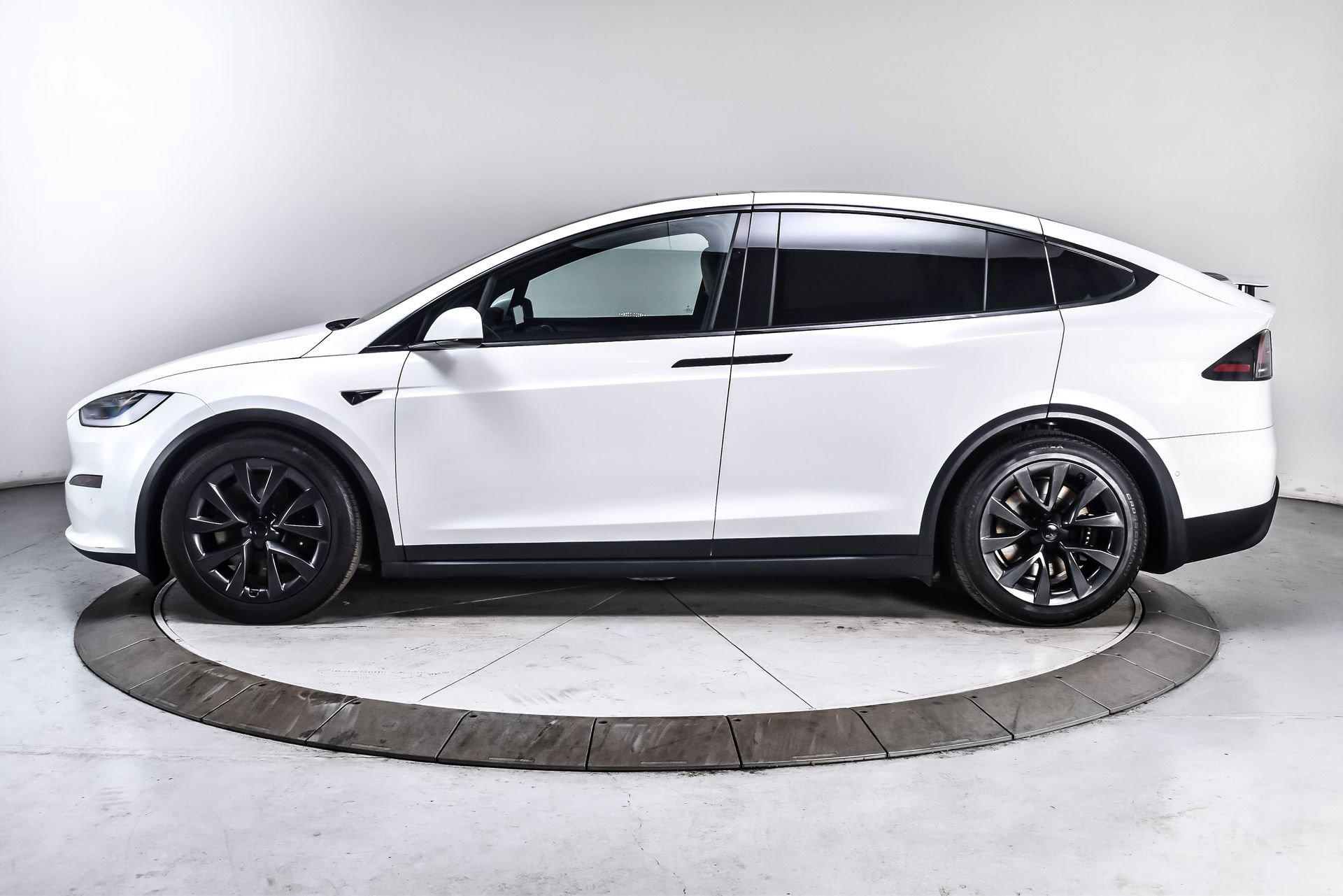 Used 2022 Tesla Model X AWD/4WD image 3