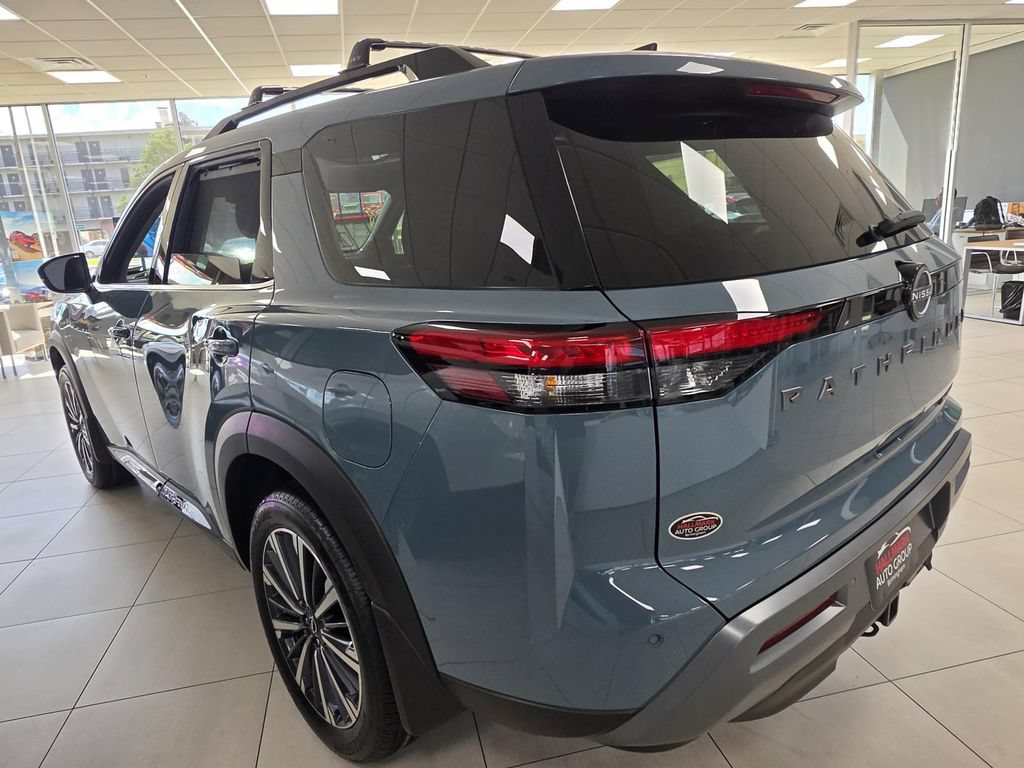 New 2026 Nissan Pathfinder Platinum FWD image 4