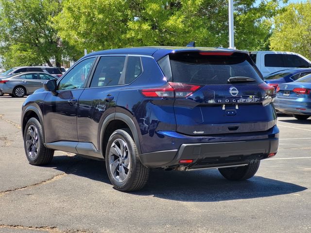 Certified 2025 Nissan Rogue SV FWD image 4