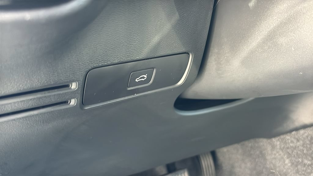 Certified 2026 Volvo XC40 B5 Plus AWD/4WD image 13