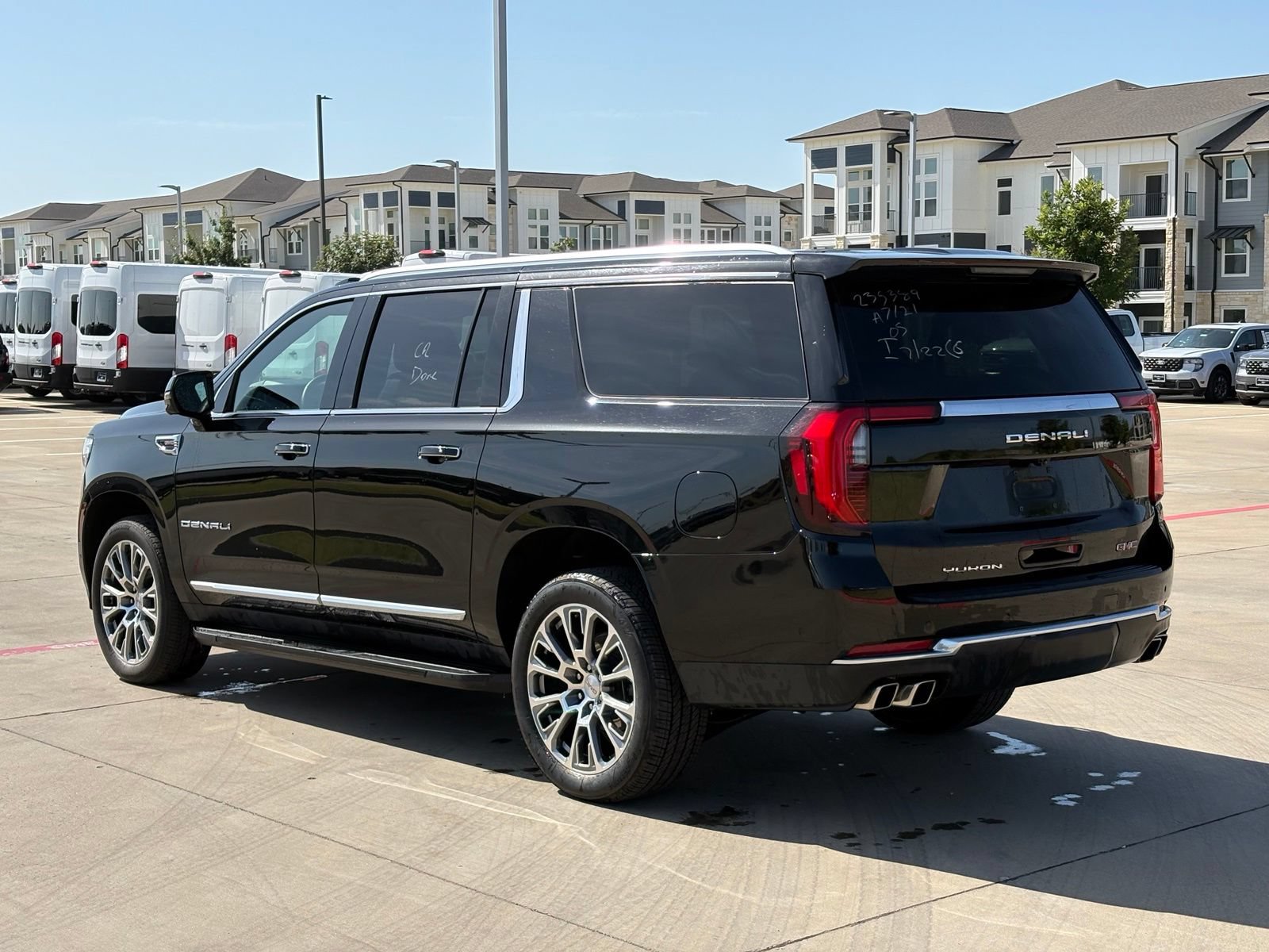 Used 2025 GMC Yukon XL Denali AWD/4WD image 5