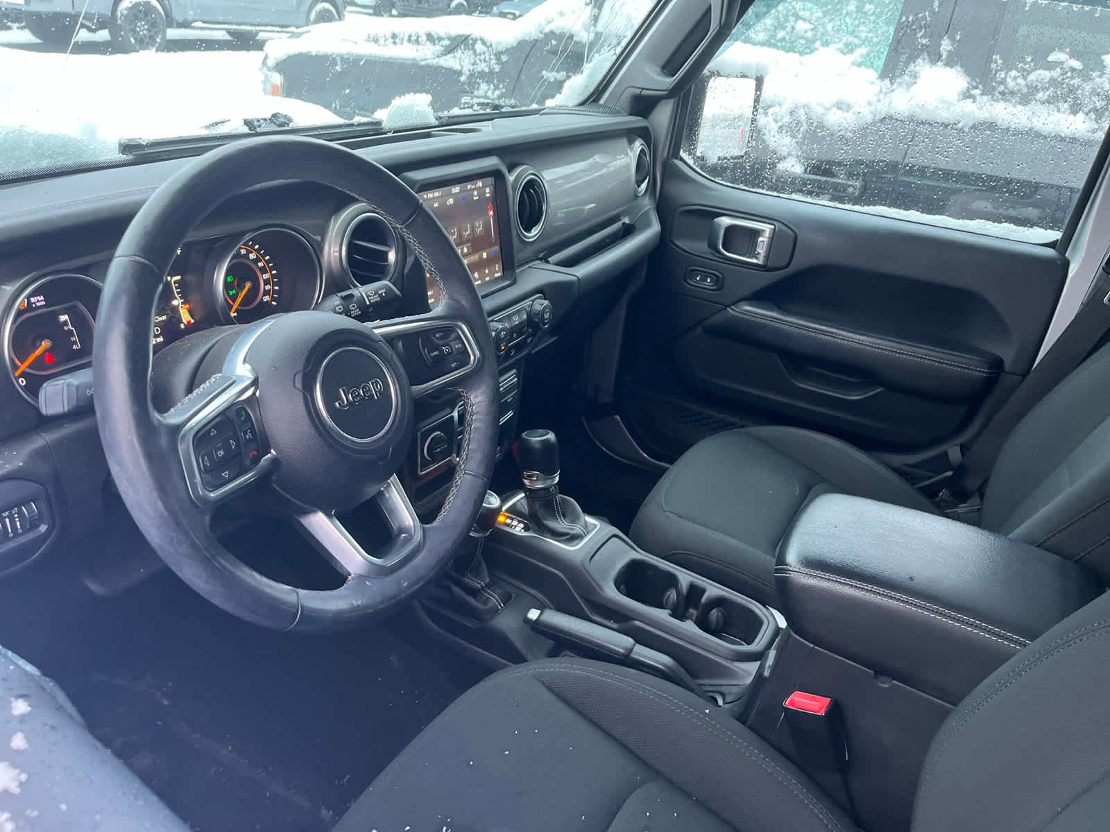 Used 2018 Jeep Wrangler Unlimited Sahara image 4