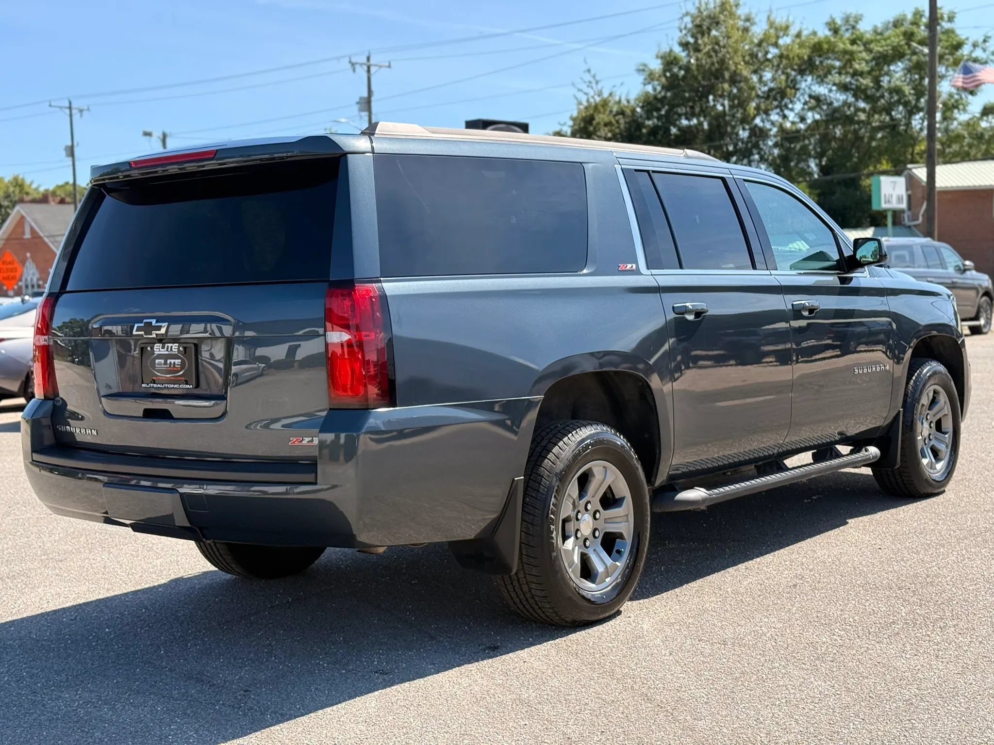 Used 2020 Chevrolet Suburban LT AWD/4WD image 9