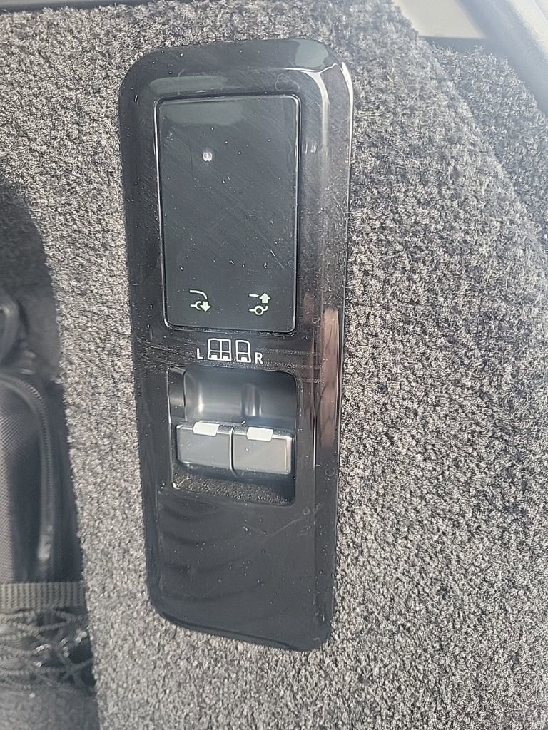 Used 2023 Land Rover Range Rover SE image 18