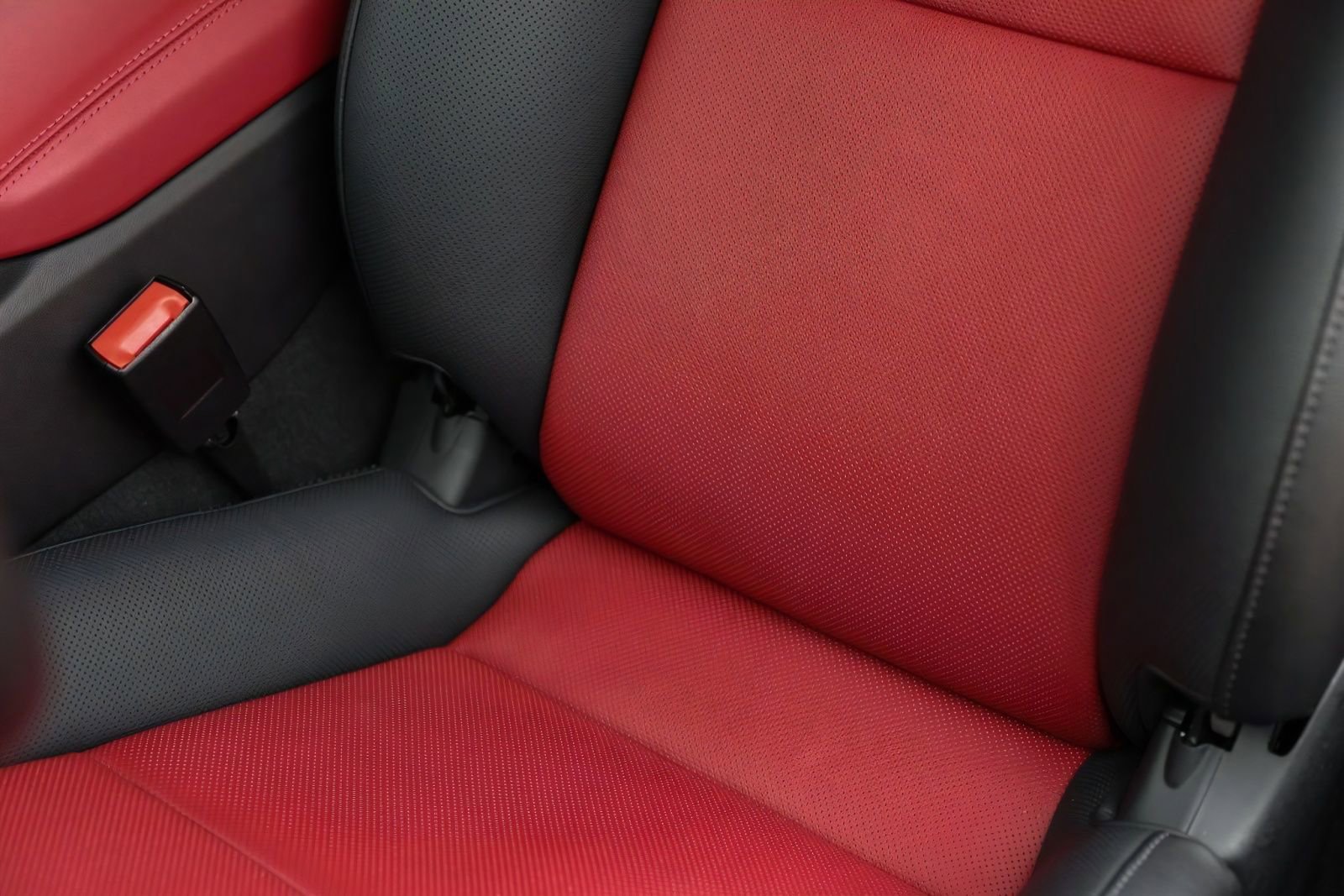 Used 2025 Porsche 718 Cayman RWD image 31