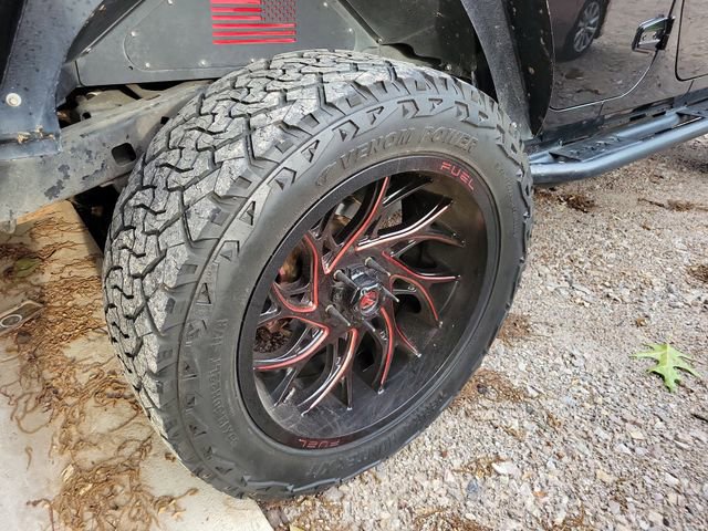 Used 2010 Jeep Wrangler Unlimited Sahara AWD/4WD image 8