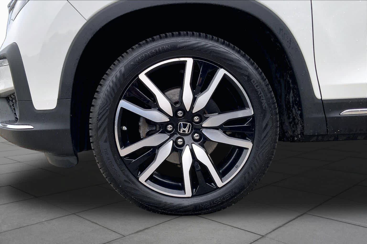 Certified 2020 Honda Pilot Touring image 11