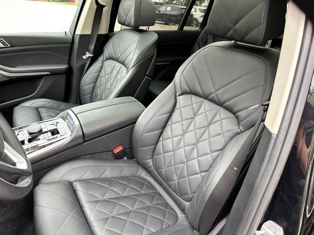 Used 2024 BMW X7 xDrive40i image 21