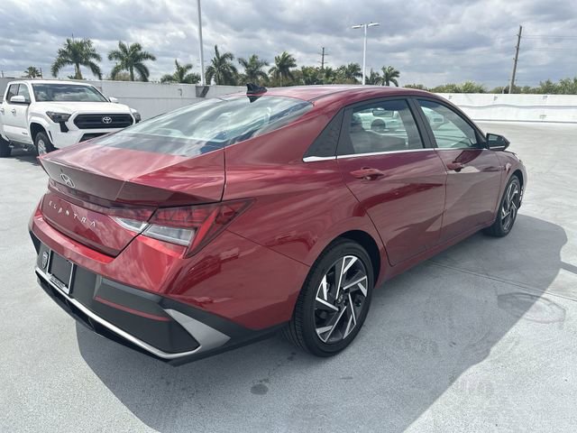 Used 2025 Hyundai Elantra SEL FWD image 17