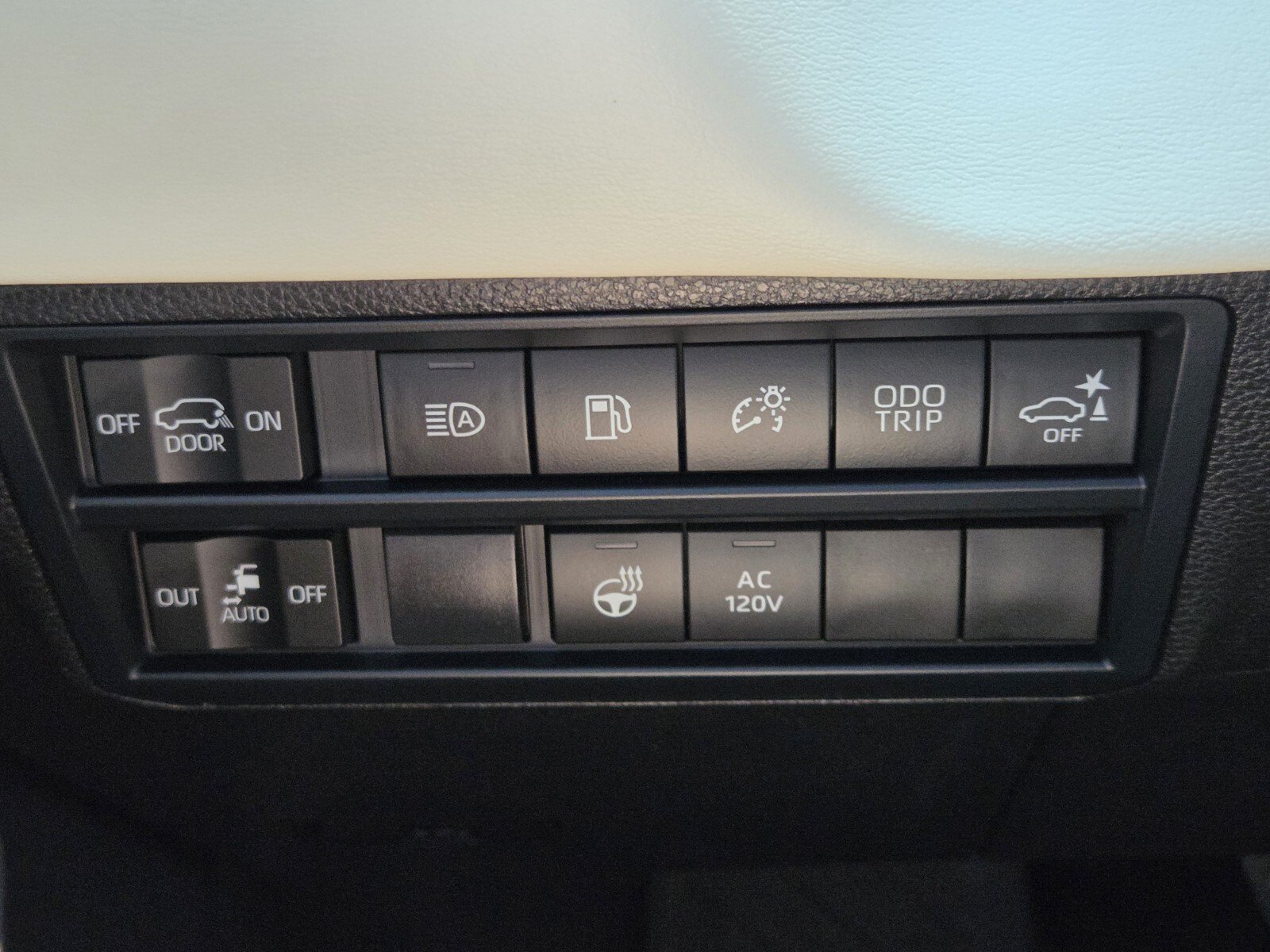 Used 2025 Toyota Sequoia Capstone AWD/4WD image 20