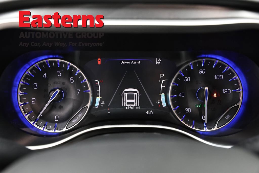 Used 2023 Chrysler Pacifica Touring-L FWD image 18