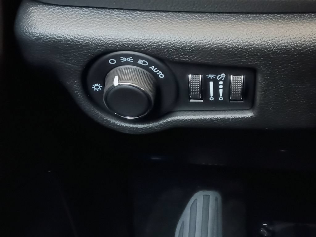 New 2027 Chrysler Pacifica Select FWD image 12
