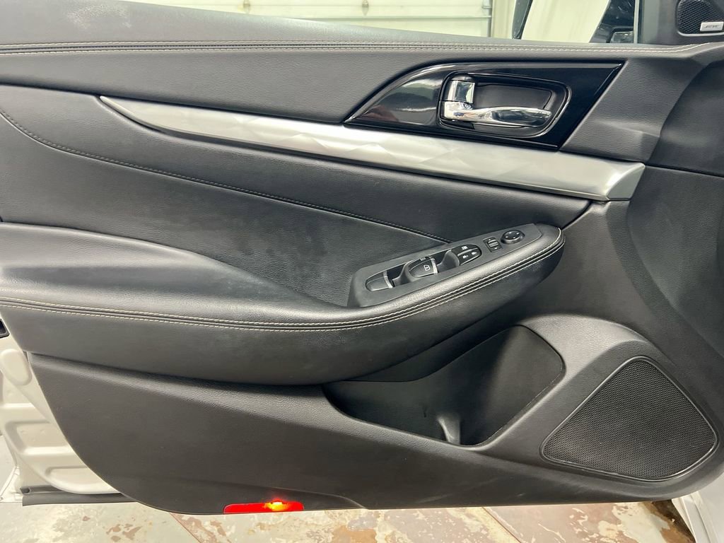 Used 2020 Nissan Maxima 3.5 SL w/ Floor Mat Group FWD image 21