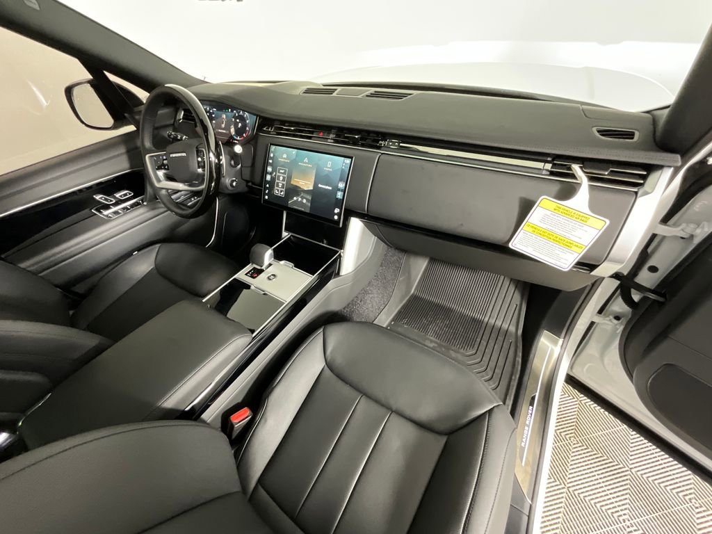Used 2025 Land Rover Range Rover SE AWD/4WD image 19