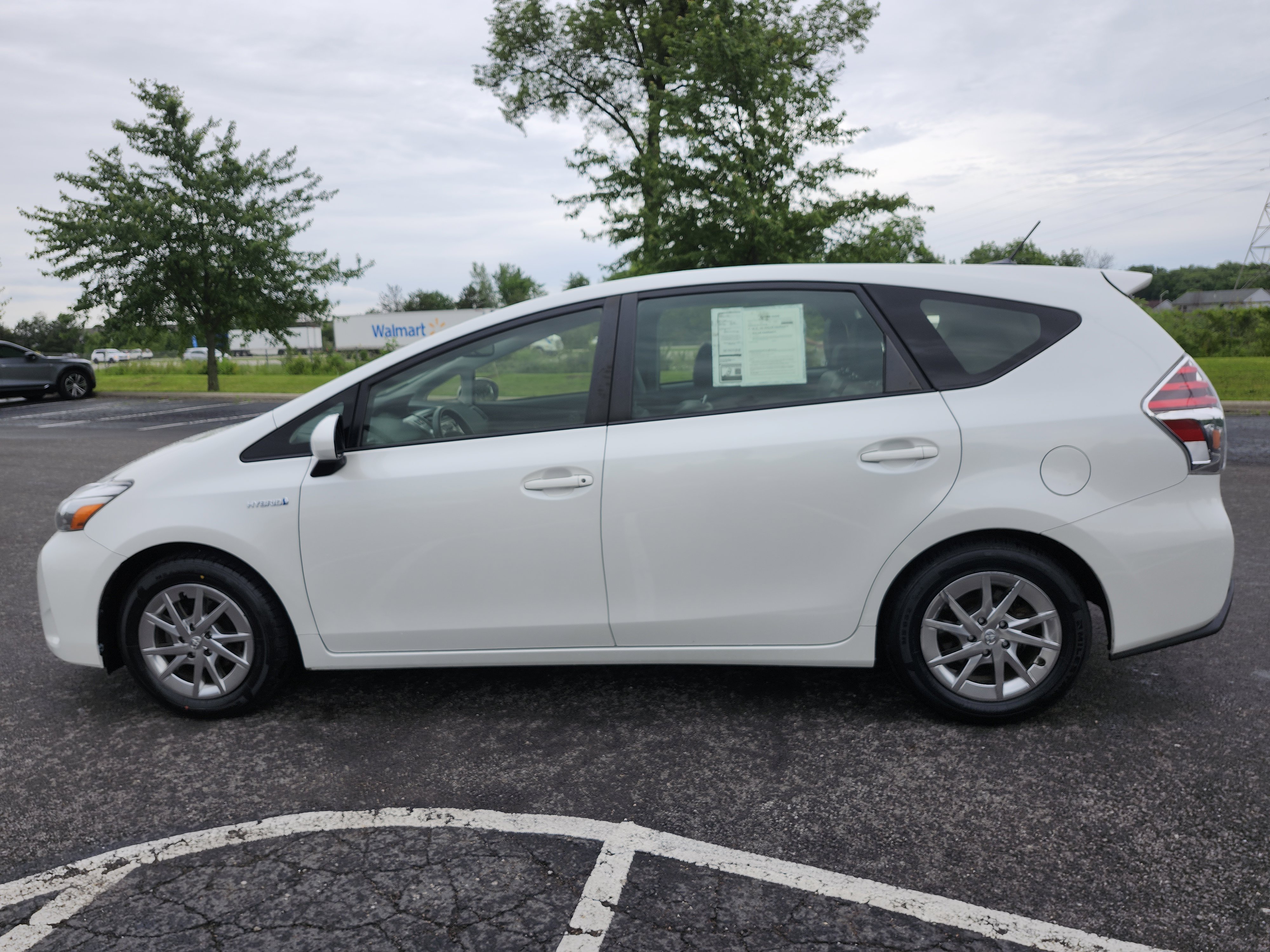 Used 2017 Toyota Prius V Four FWD image 13