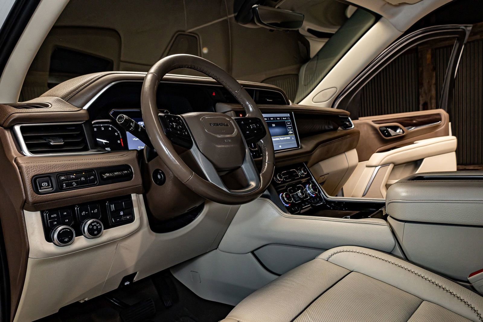 Used 2021 GMC Yukon XL Denali w/ Denali Ultimate Package image 15