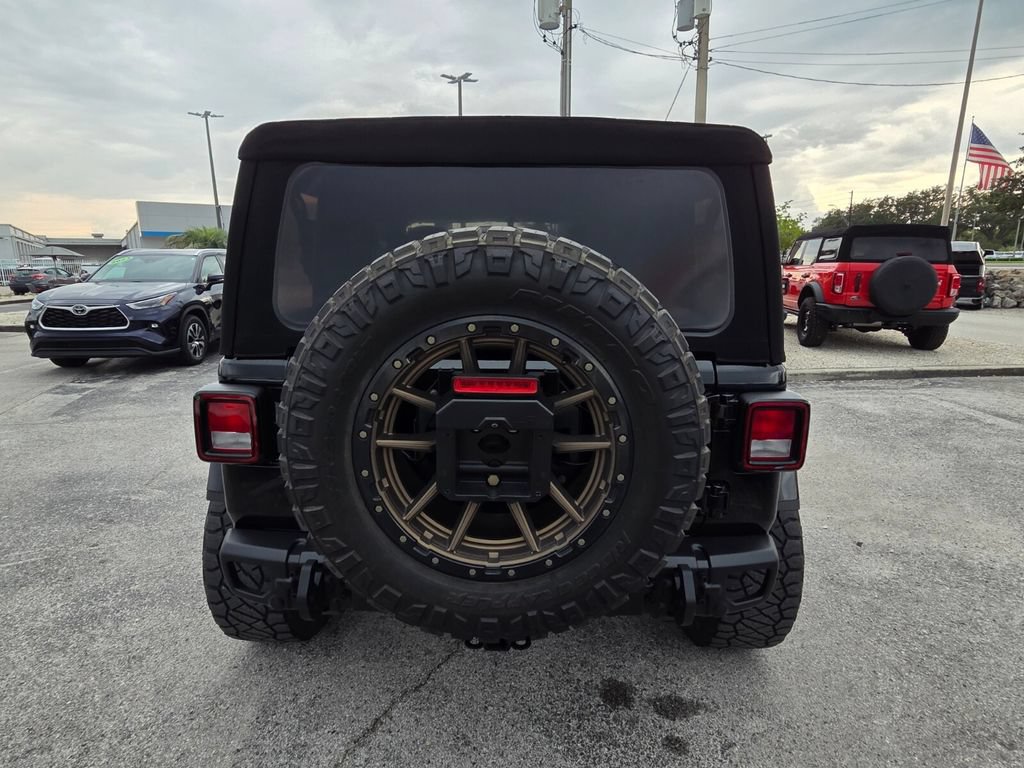 Used 2022 Jeep Wrangler Rubicon AWD/4WD image 11