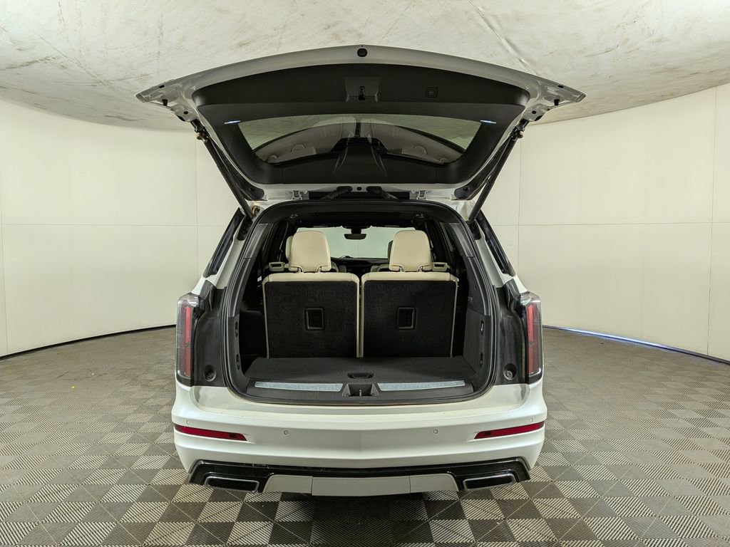 Used 2023 Cadillac XT6 Sport w/ Technology Package image 9