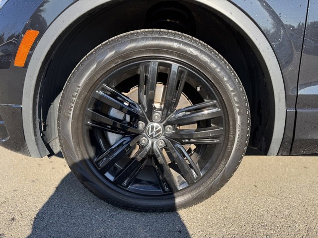 Used 2022 Volkswagen Tiguan SE R-Line image 9