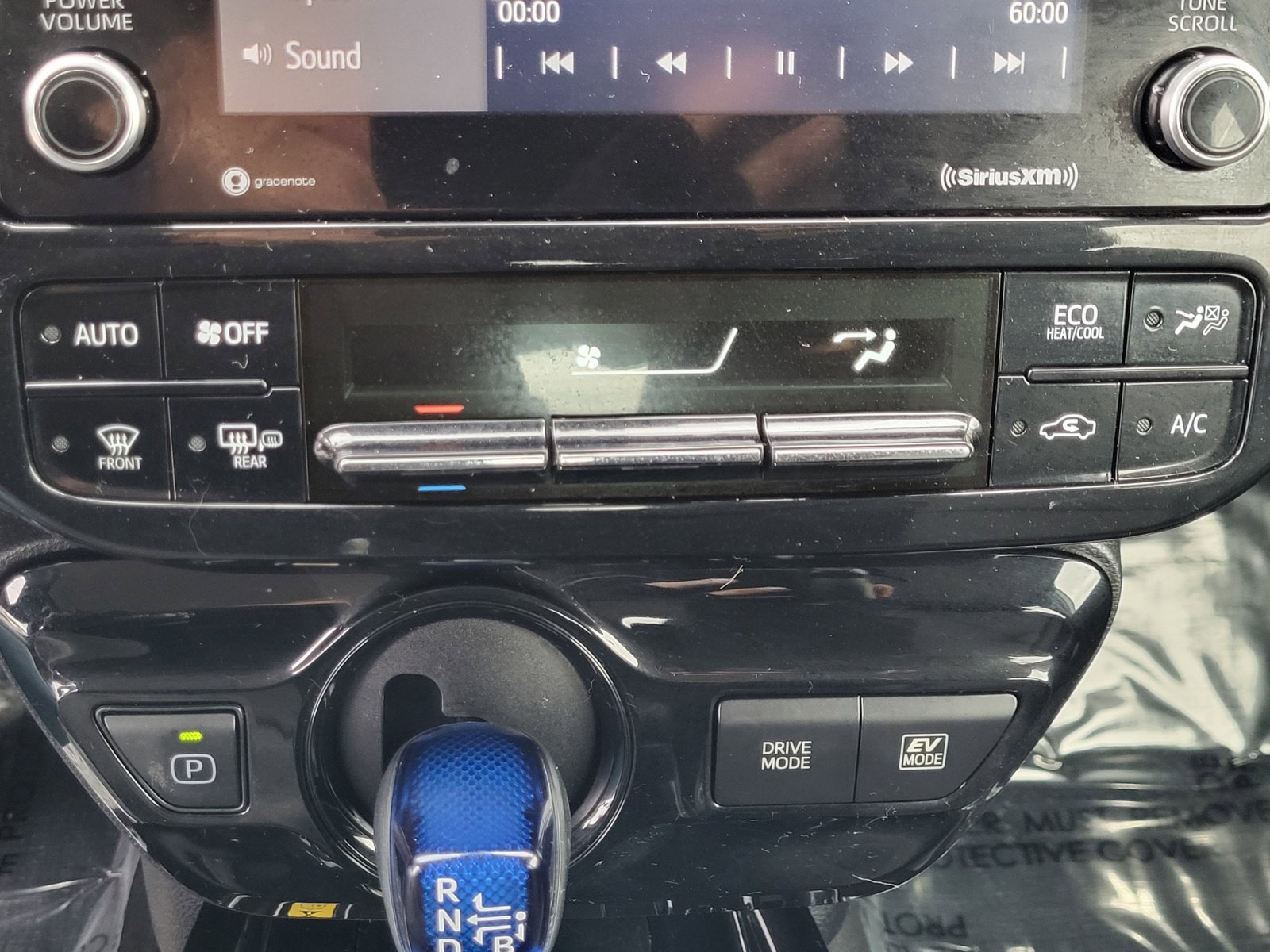 Used 2021 Toyota Prius XLE w/ Carpet Mat Package (TMS) image 30