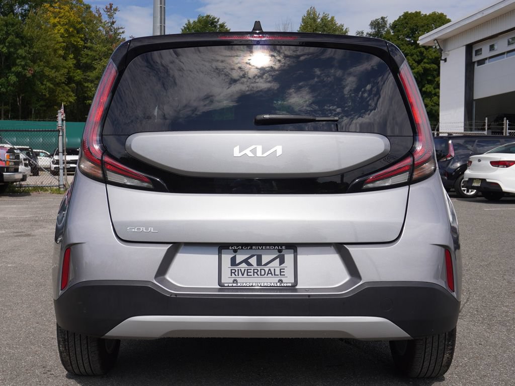 Used 2025 Kia Soul LX w/ LX Technology Package FWD image 11