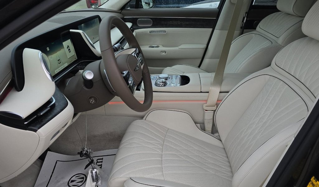 Used 2025 Genesis G90 3.5T image 2