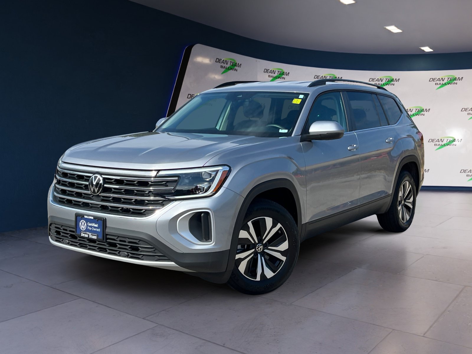 Used 2025 Volkswagen Atlas SE AWD/4WD image 3