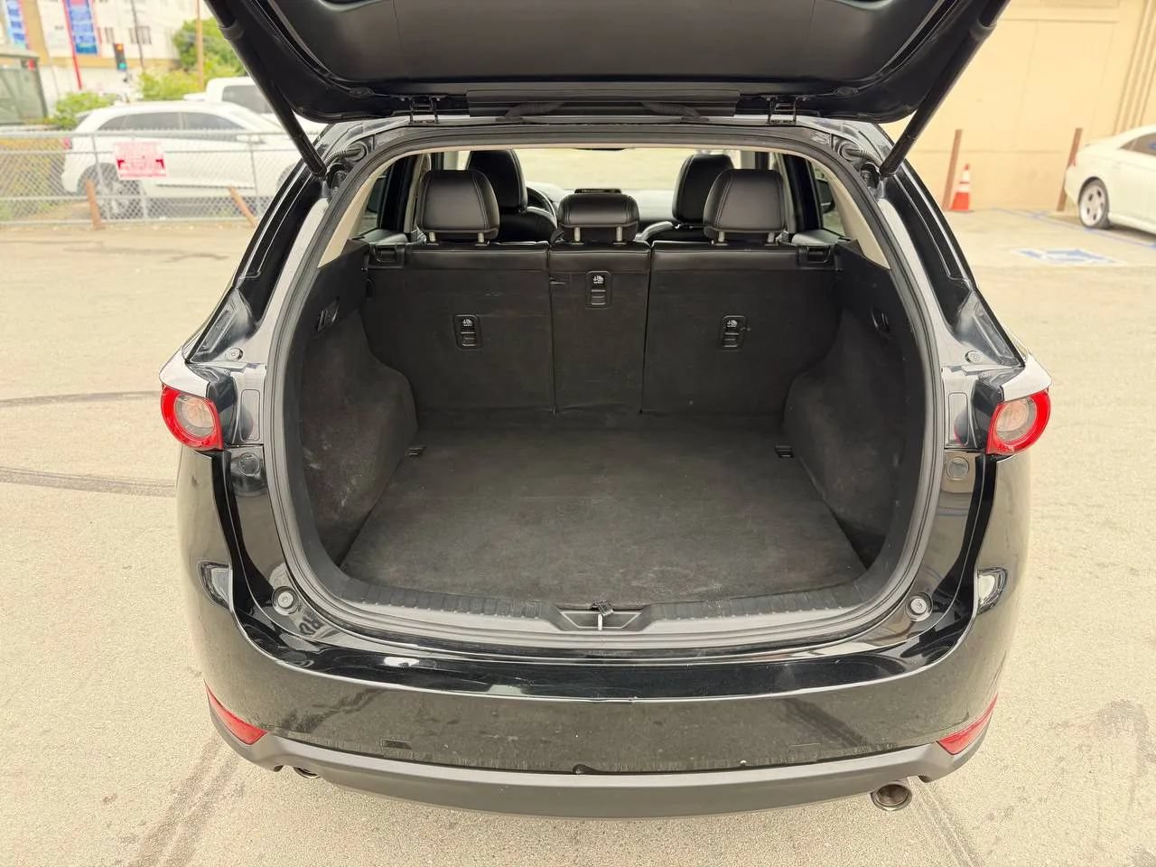 Used 2018 MAZDA CX-5 Touring w/ Preferred Equipment Package FWD image 27