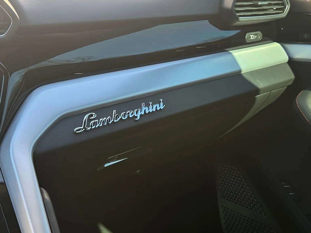 Used 2020 Lamborghini Urus image 17