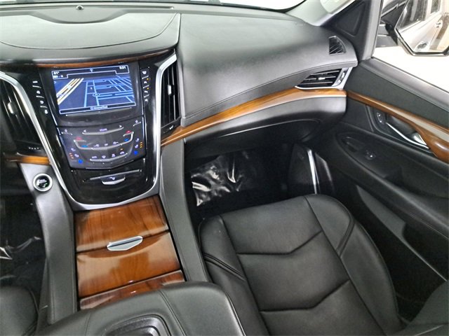 Used 2020 Cadillac Escalade ESV Premium Luxury image 18