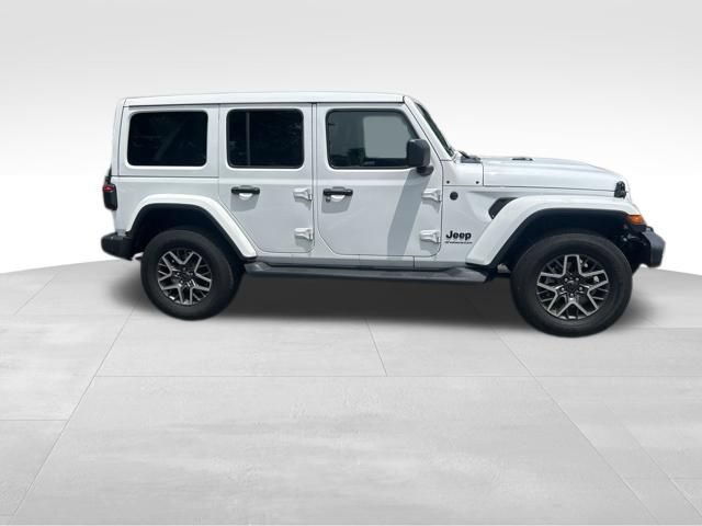 Used 2025 Jeep Wrangler Unlimited Sahara AWD/4WD image 4