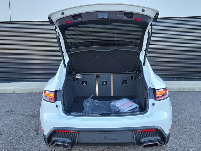 Used 2025 Porsche Macan image 15