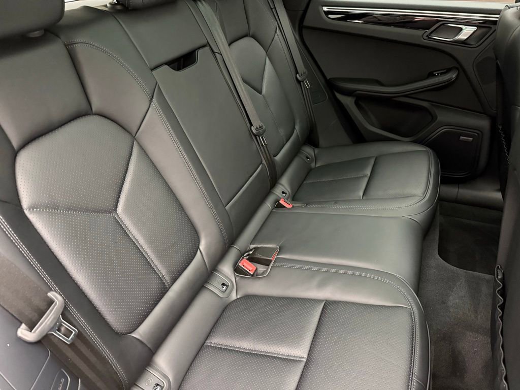 Used 2024 Porsche Macan image 31