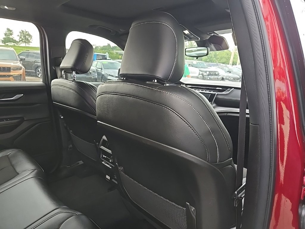 Used 2023 Jeep Grand Cherokee Altitude AWD/4WD image 81