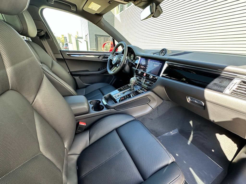 Certified 2026 Porsche Macan Turbo AWD/4WD image 39