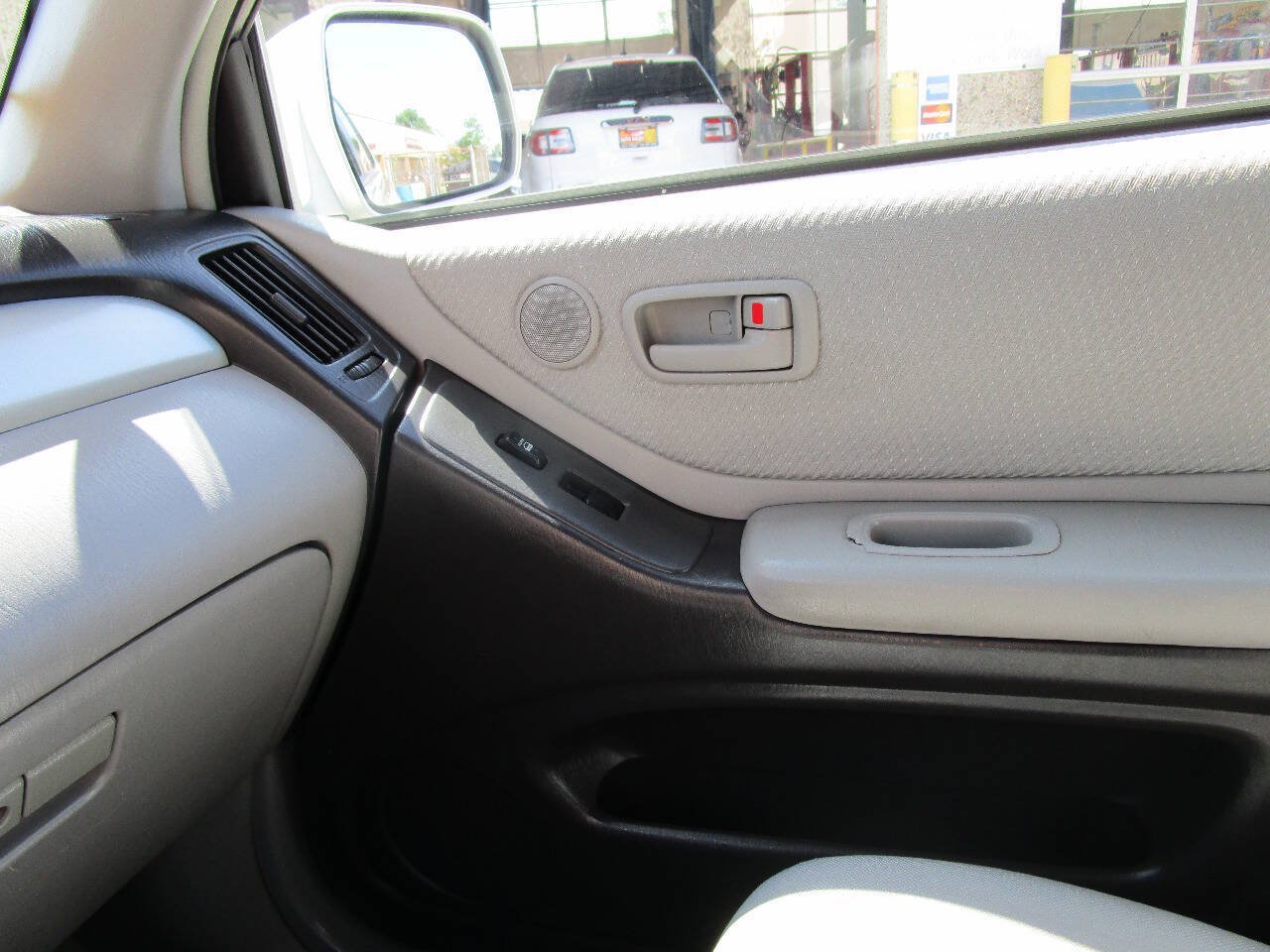 Used 2006 Toyota Highlander 4WD V6 w/ Appearance Pkg image 13