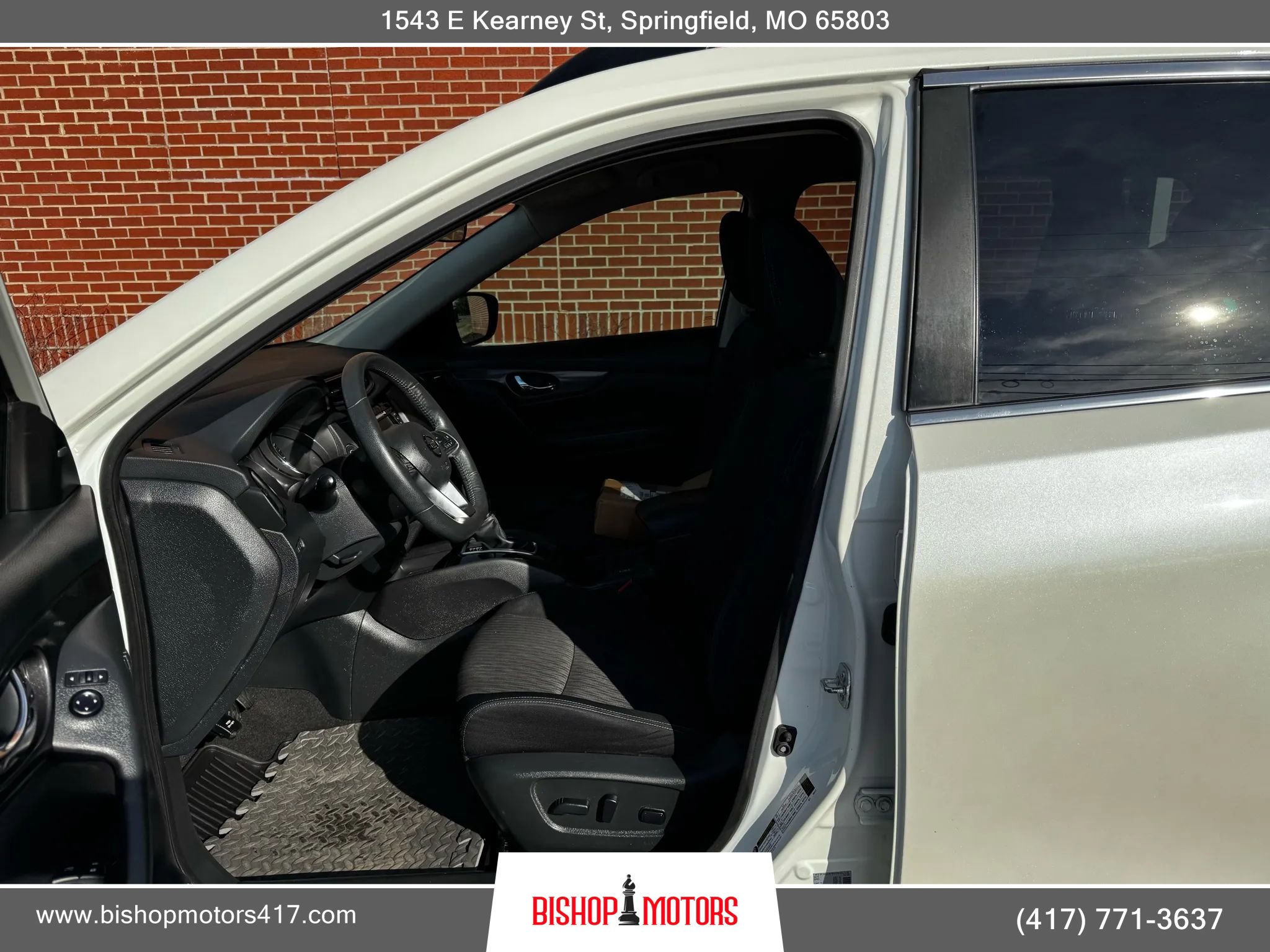 Used 2018 Nissan Rogue SV w/ Premium Package image 13