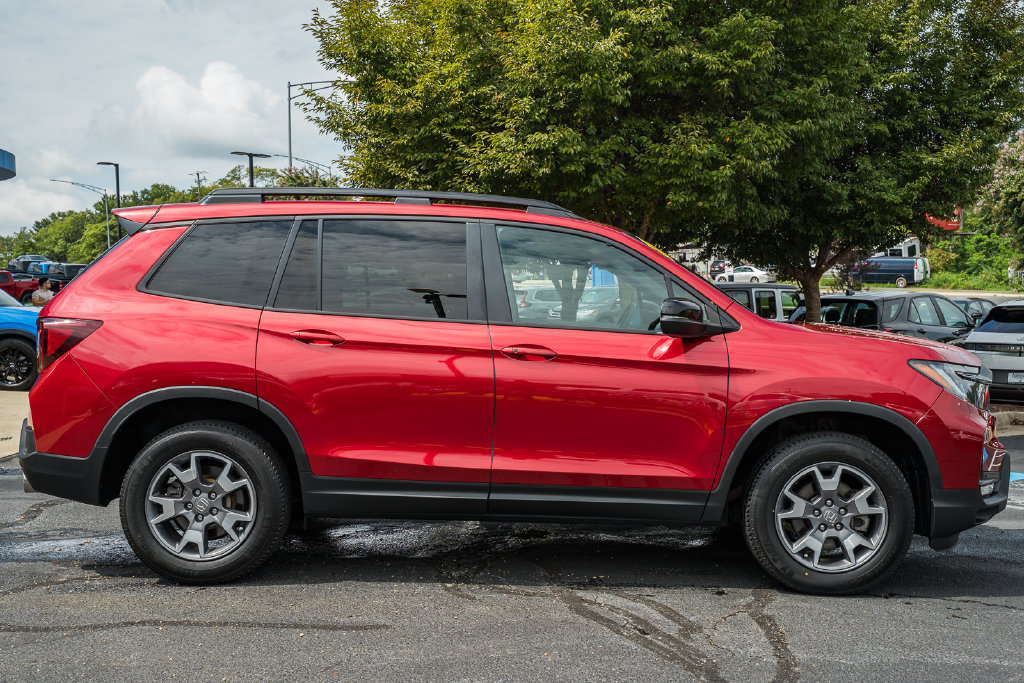 Used 2023 Honda Passport TrailSport image 3