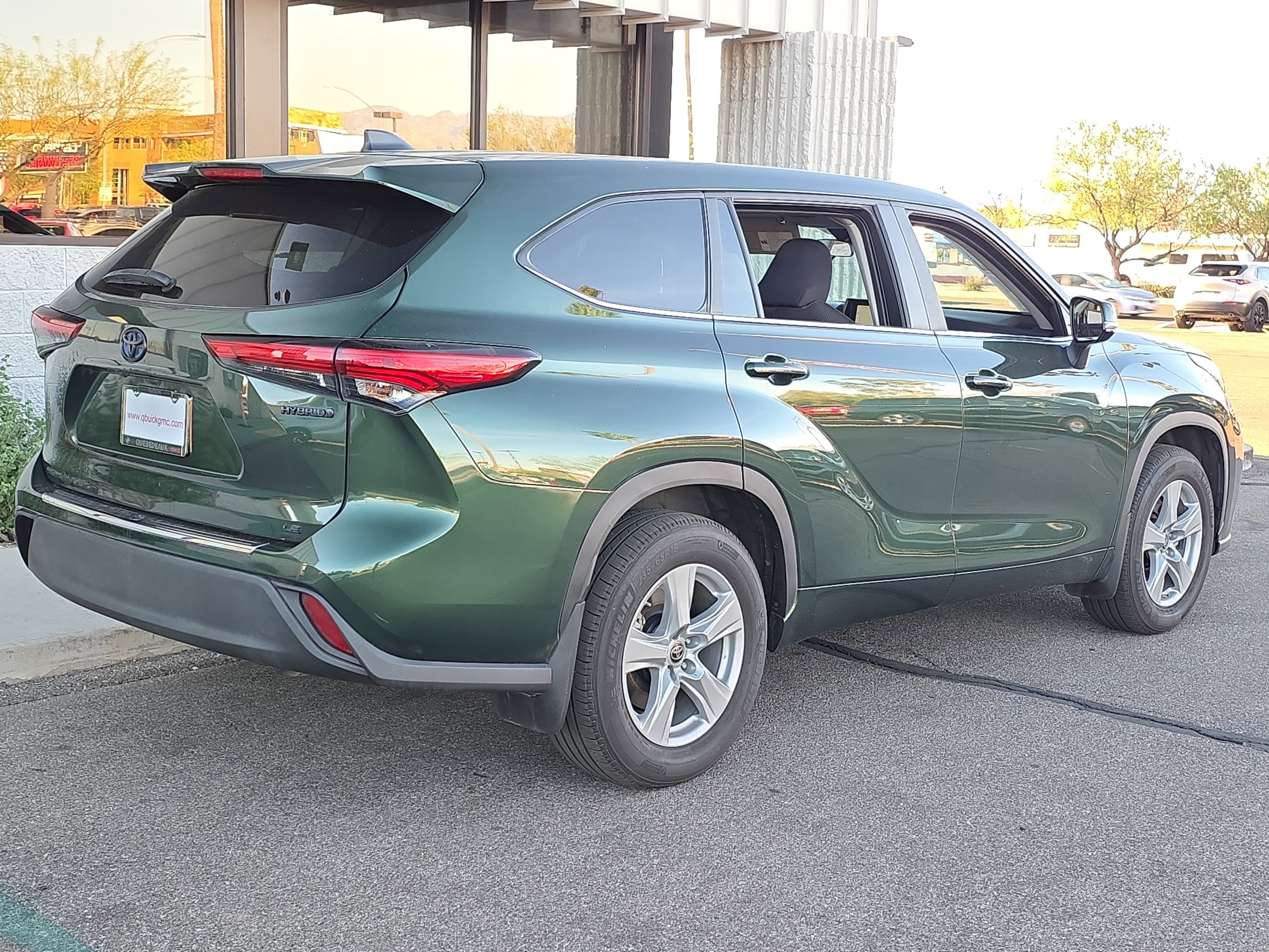 Used 2023 Toyota Highlander LE image 7