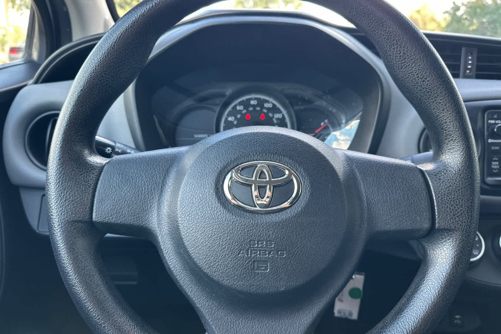 Used 2015 Toyota Yaris L image 21