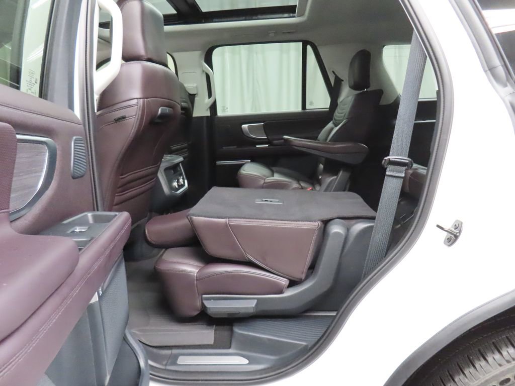 Used 2025 Ford Expedition Platinum w/ Platinum Ultimate Package AWD/4WD image 53