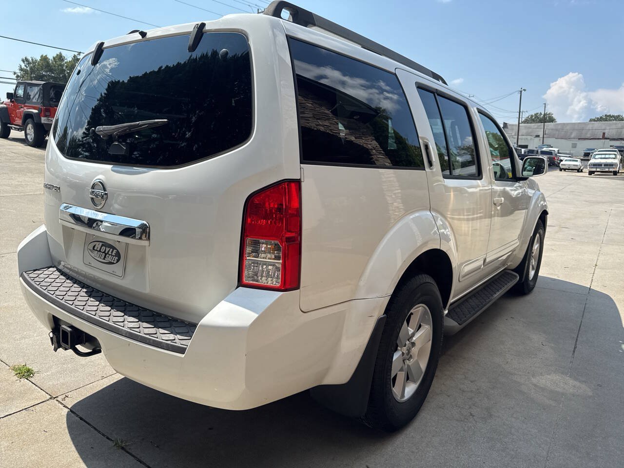 Used 2012 Nissan Pathfinder SV RWD image 6