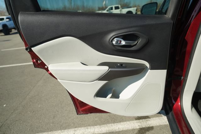 Used 2021 Jeep Cherokee Latitude Plus image 16