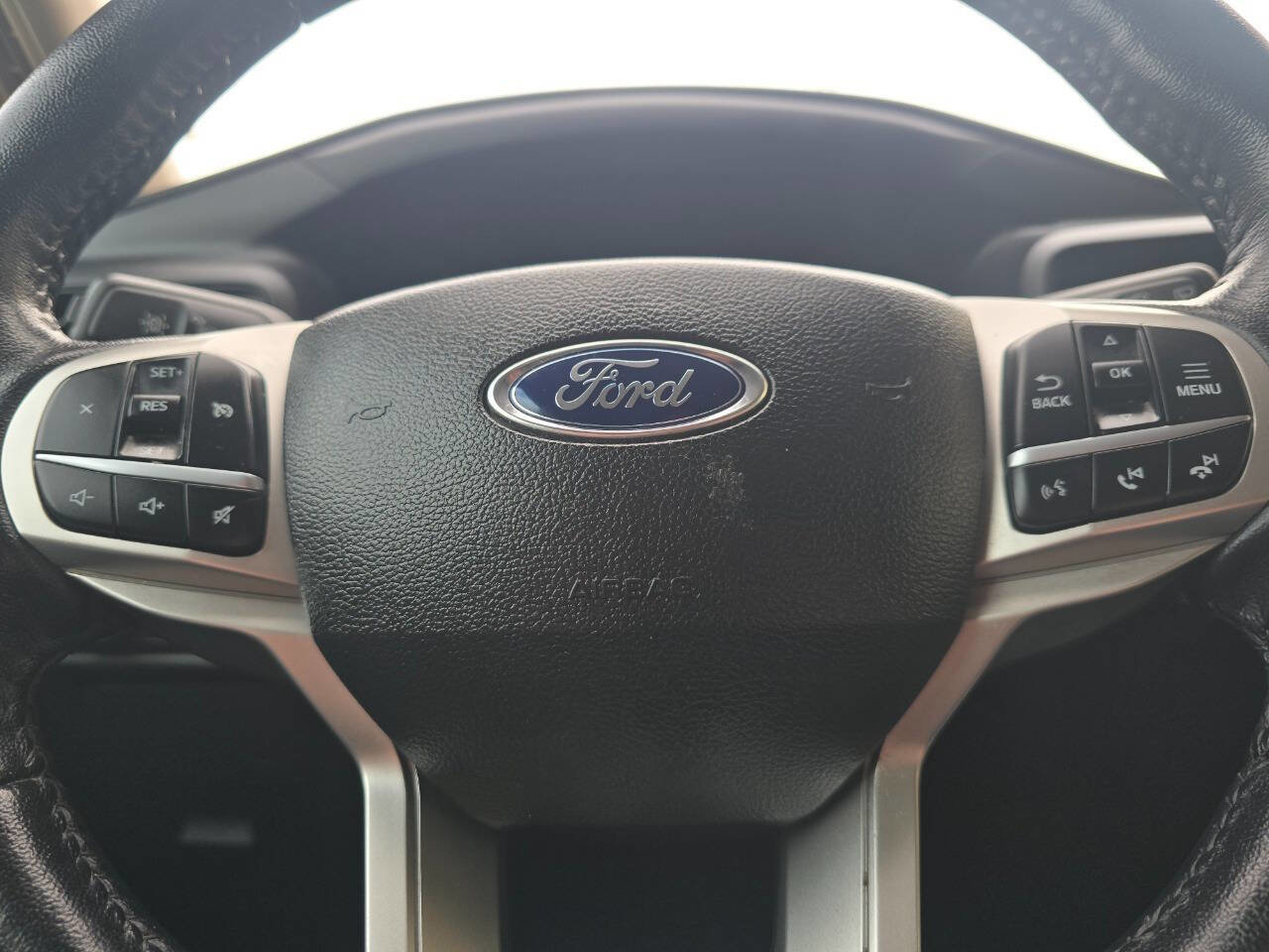 Used 2022 Ford Explorer XLT image 29