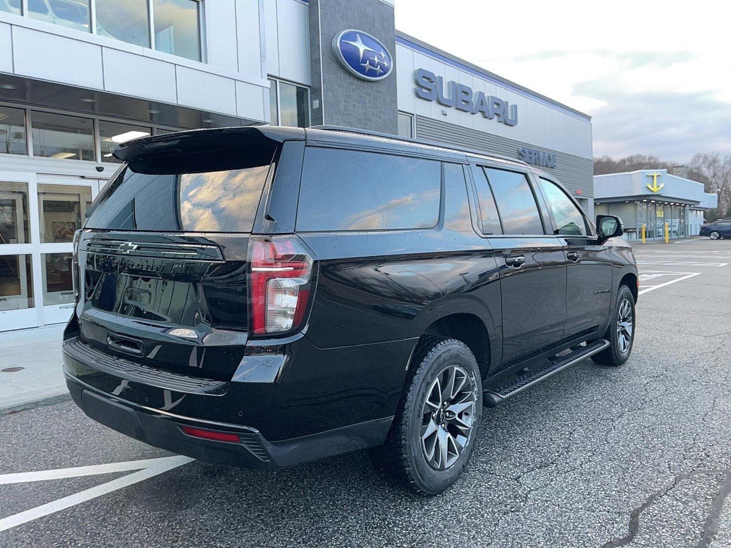 Used 2023 Chevrolet Suburban Z71 w/ Luxury Package AWD/4WD image 27