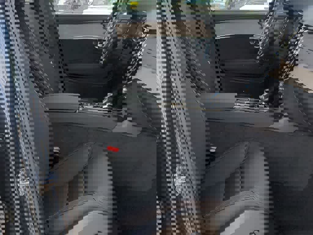 New 2026 Volvo XC90 B5 Plus w/ Protection Package Premier image 20