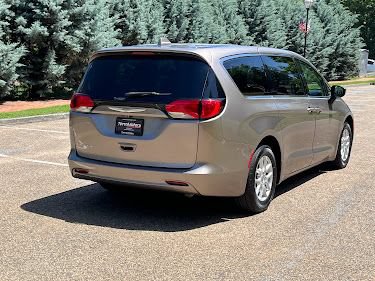 Used 2017 Chrysler Pacifica Touring FWD image 21