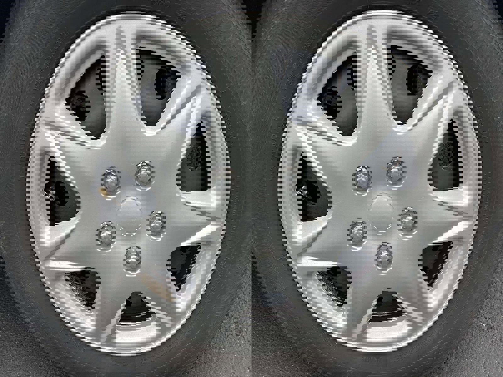 Used 2012 Ford Fiesta SE w/ Moon & Mood Pkg image 9