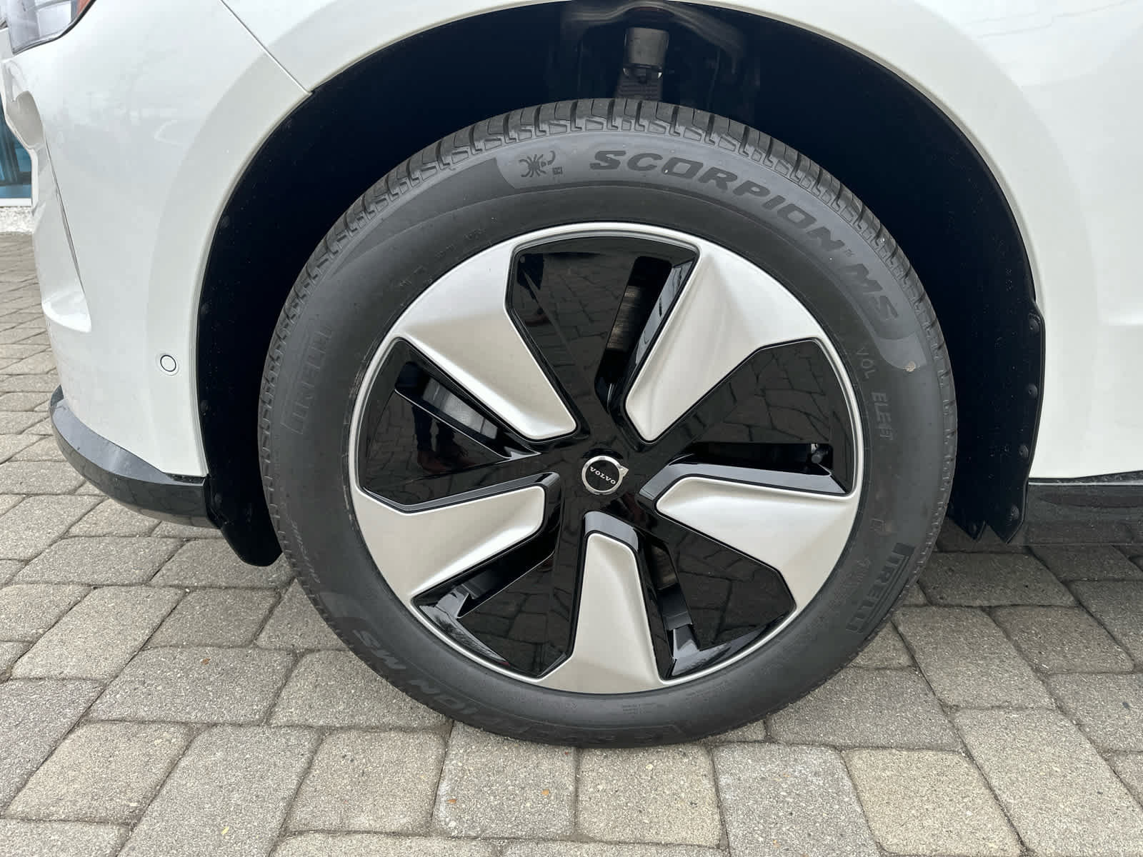 New 2026 Volvo EX90 Plus AWD/4WD image 5